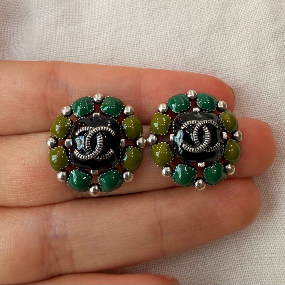💚Chanel CC Enamel Floral Stud Earrings☘️